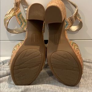 Anne Klein Shoes - Anne Klein size 7 multicolor block heel